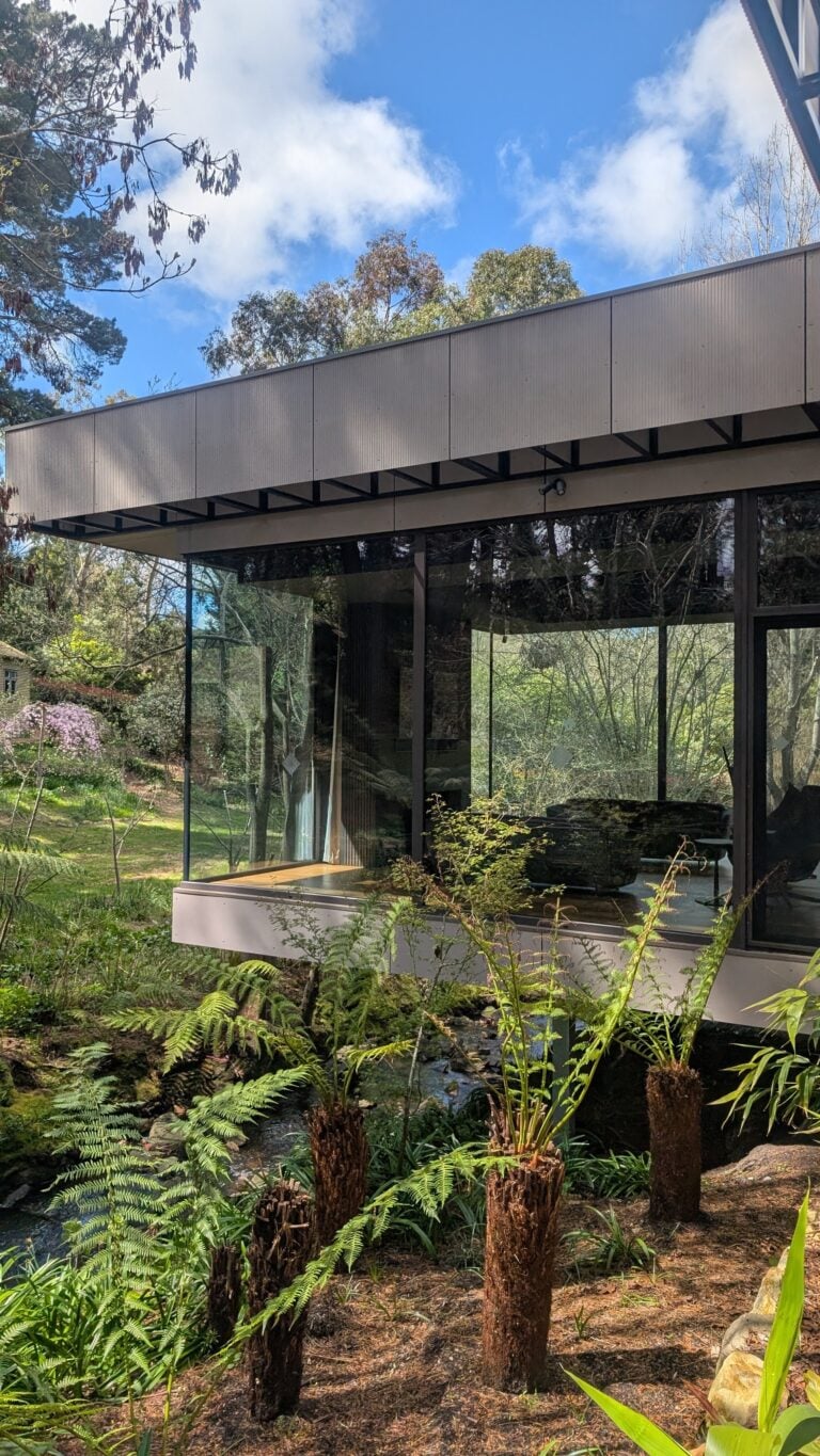 Adelaide Hills Window Cleaning - Architectural Window Cleaning Service (2)